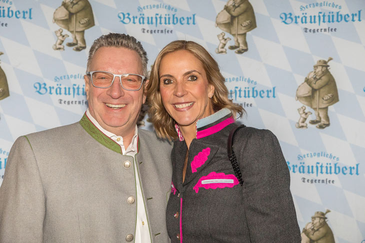 Martin und Tanja Fr&uuml;hauf beim 15. &bdquo;Tegernseer Starkbierfest&ldquo; im &bdquo;Br&auml;ust&uuml;berl Tegernsee&ldquo; (&copy;Foto: Linda Krammer) 